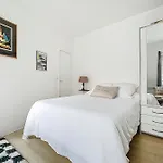 Cozy Studio In The Heart Of Oberkampf